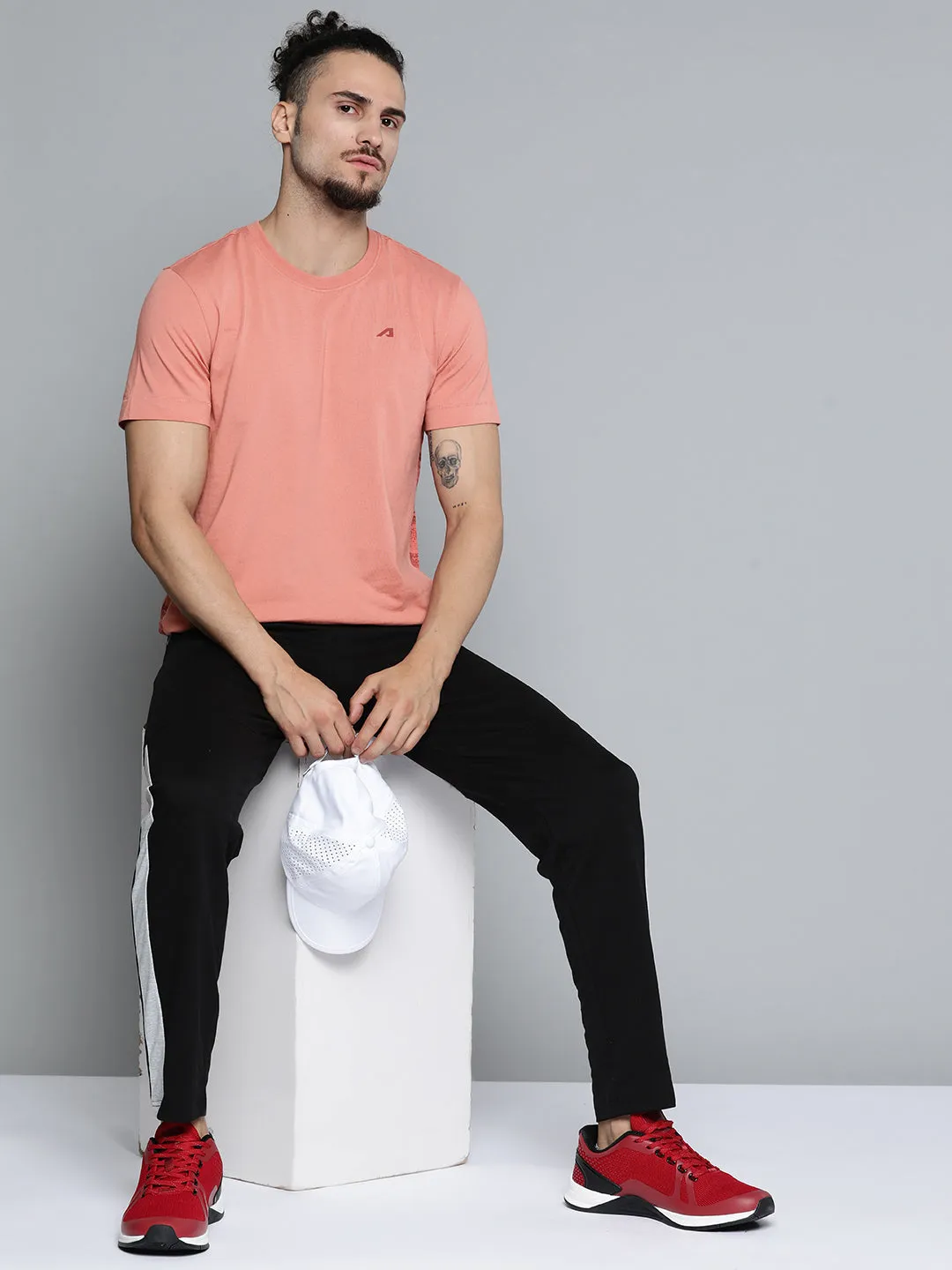 Alcis Men Dusty Pink Solid Slim Fit Gym T-shirt