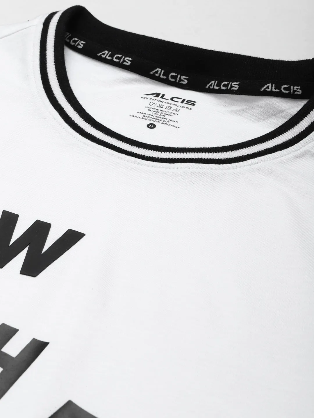 Alcis Men White Black Typography Printed Slim Fit Running T-shirt