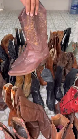 Cowboy Boots Mix High-Top 50 Pairs