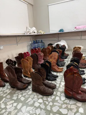 Cowboy Boots Mix High-Top 50 Pairs