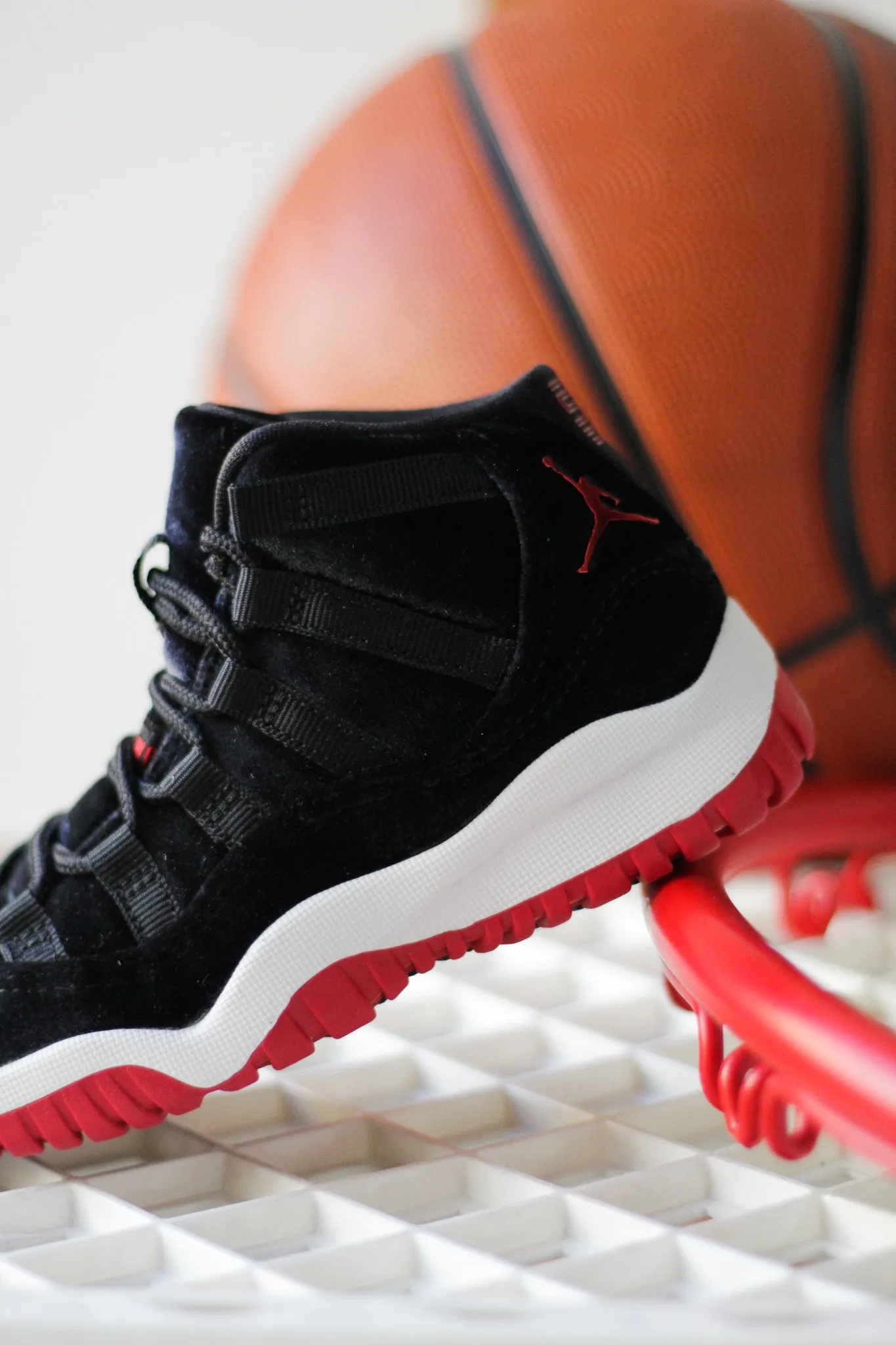 JORDAN 11 RETRO (PS) "BLACK/GYM RED"