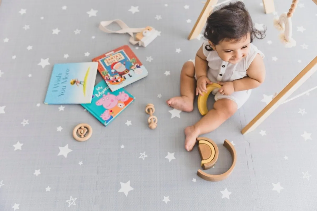 Kind and Me Dreamy White Stars Set in Grey Playmat (Set of 6)