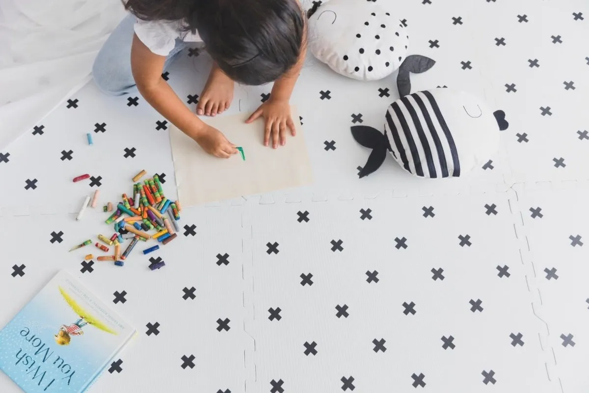 Kind And Me Scandinavian Black Cross Set in White Playmat (Set of 6)