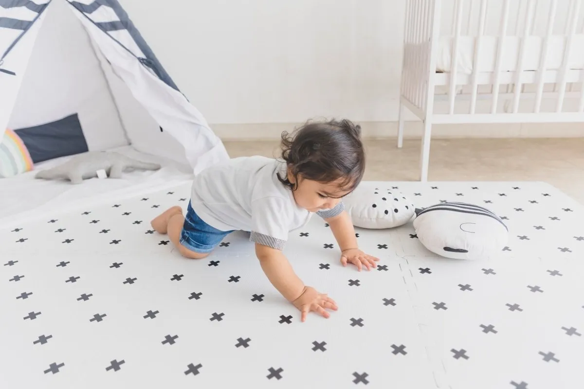 Kind And Me Scandinavian Black Cross Set in White Playmat (Set of 6)