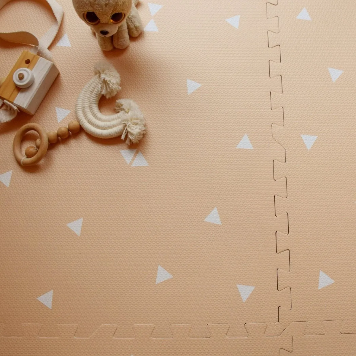 Kind and Me White Triangles Set in Peach Playmat- Triangles